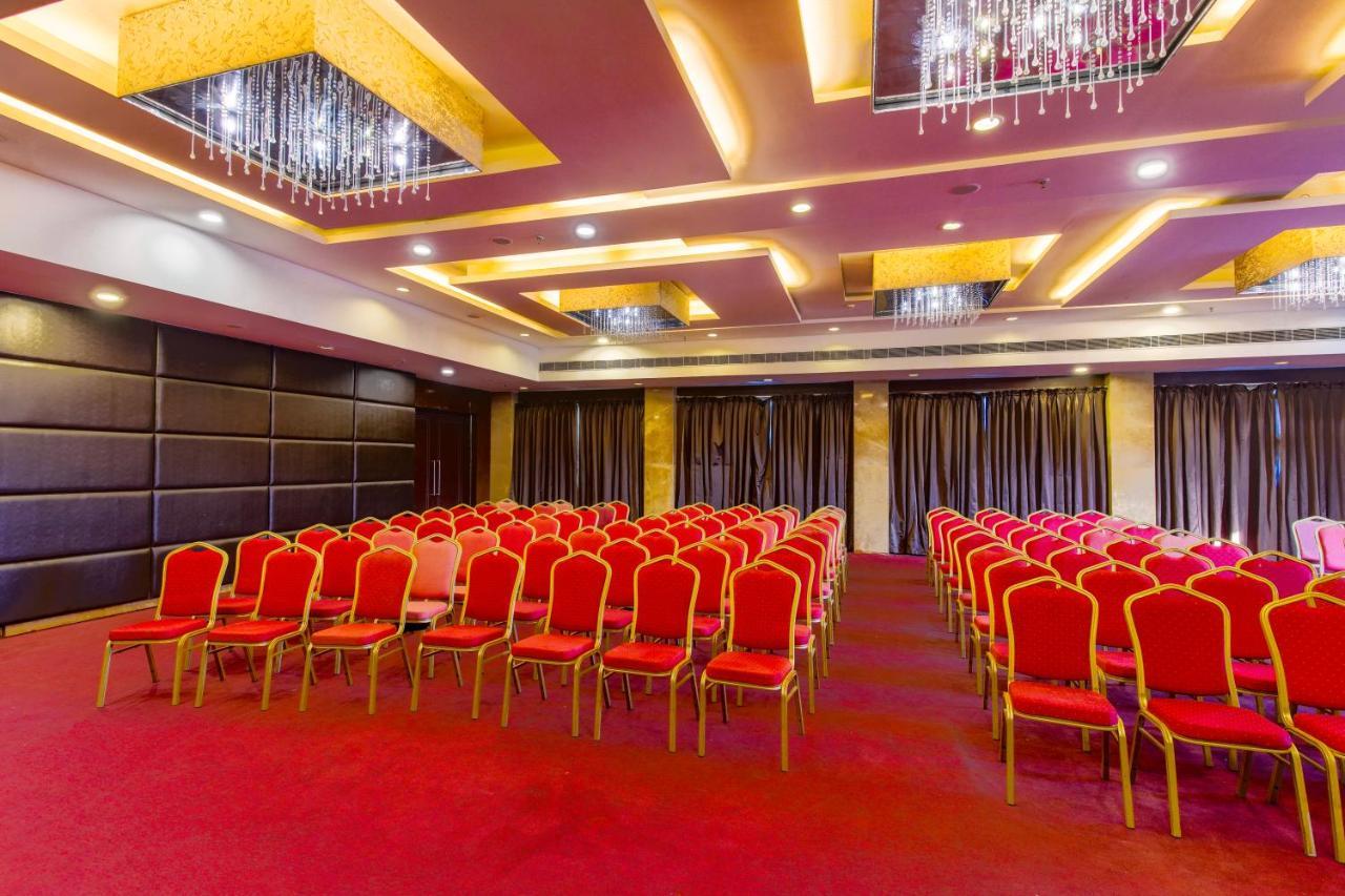 Gis Select Banjara Hill Otel Haydarabad Dış mekan fotoğraf