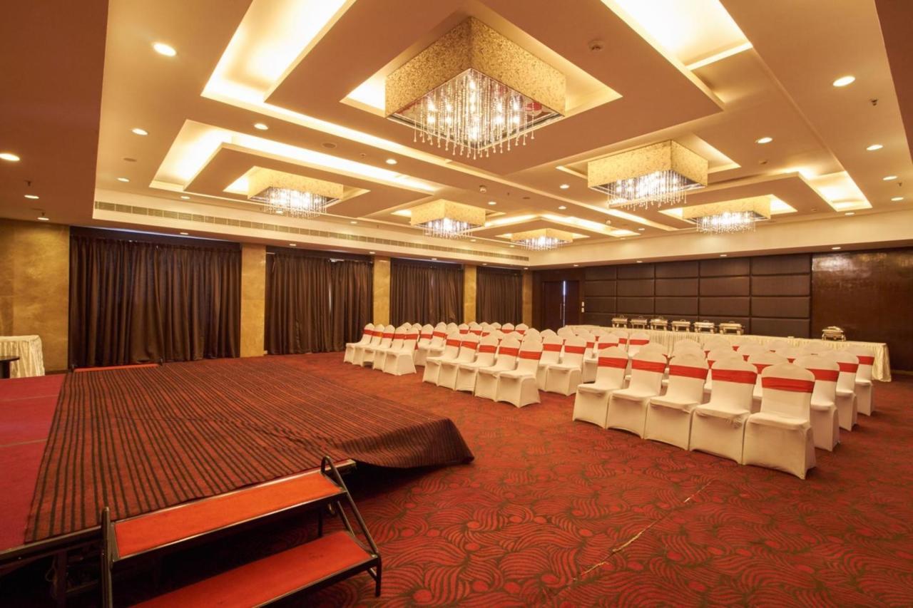 Gis Select Banjara Hill Otel Haydarabad Dış mekan fotoğraf